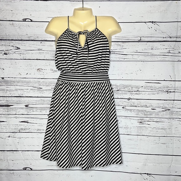 Elle Dresses & Skirts - Elle NWT Size XS Black & White Stripe High Neckline Keyhole Fit & Flare Dress